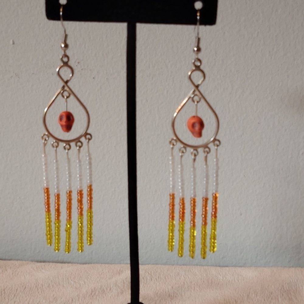 Rin's Unique Boutique - Half Off Halloween - Skull Earrings